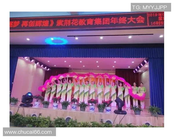 阿图什市足球明星展现多才多艺激情演唱引发热烈反响